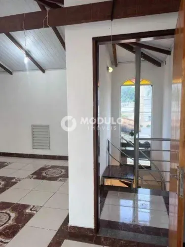 Casa residencial disponível para locação no bairro Chácaras Tubalina e Quartel.