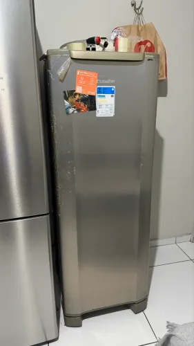 VENDO GELADEIRA ESMALTEC