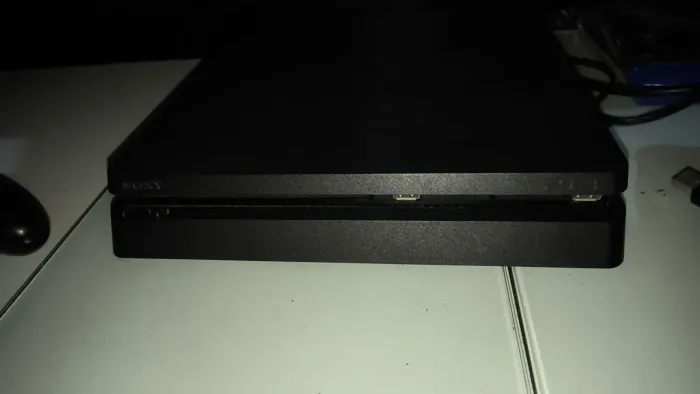 Ps4 com 2 controles originais