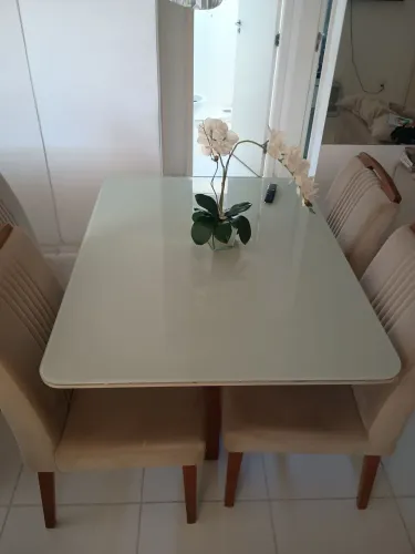 Mesa e cadeiras madeira