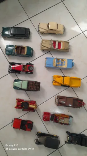 Coleção de carrinhos escala 1/18