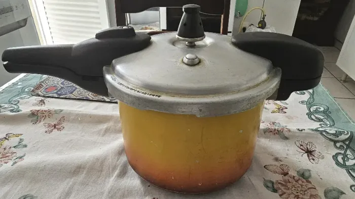 Panela de Pressão Valência 4,5 Litros Amarela - Tramontina 20570/520