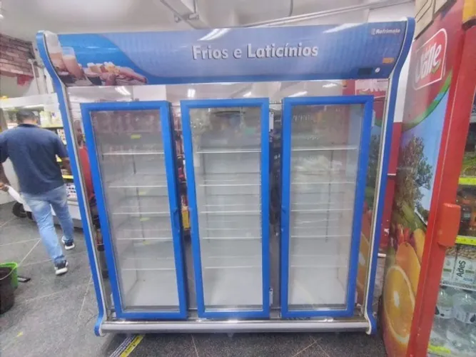 Expositor de frios e laticinios 3 portas (novo)