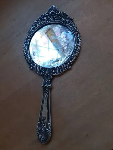 Espelho antigo, pequeno