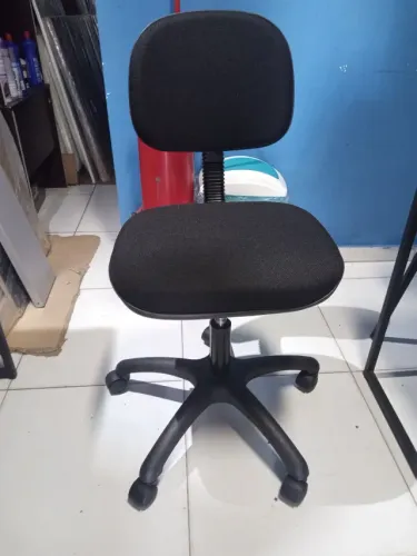 Cadeira giratória secretaria espuma injetada