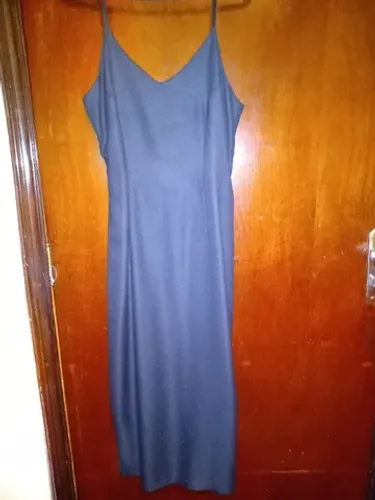 Vestido preto tamanho P comprimento midi em tecido de boa qualidade e em bom estado