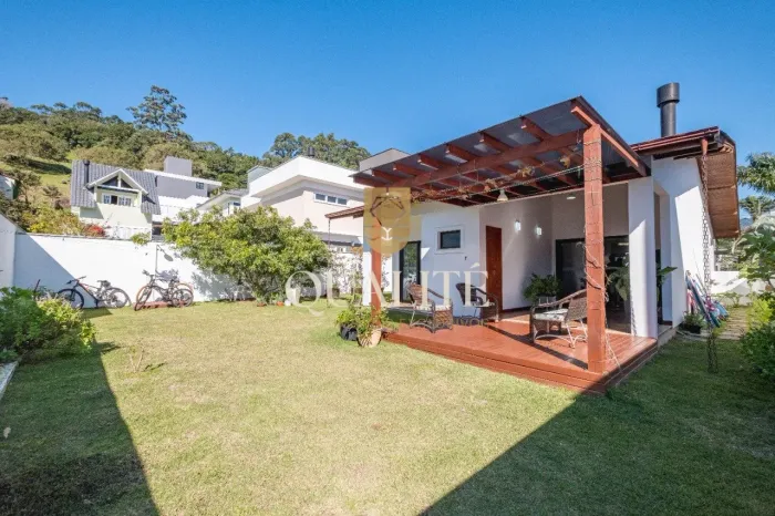 Casa térrea em condomínio com 2 dormitórios à venda, 165m² privativos - Cachoeira do Bom J