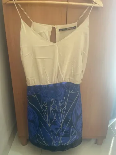 vestido lez a lez curto abotoamento swarovski