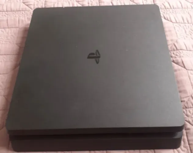 Ps4 Slim com 2 controles e carregador