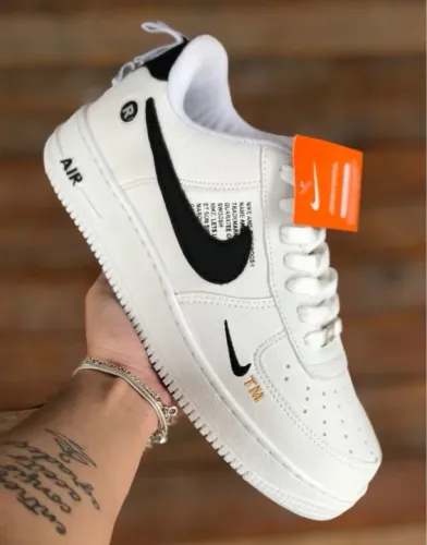 Tênis Nike Air Force LV8