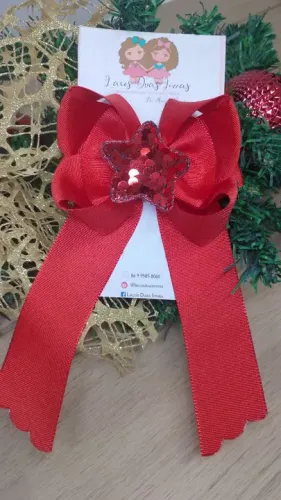 Laço para cabelo com estrela vermelha