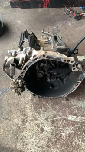 Caixa de marcha Renault kwid 1.0 3cc 2020 . A base de troca.