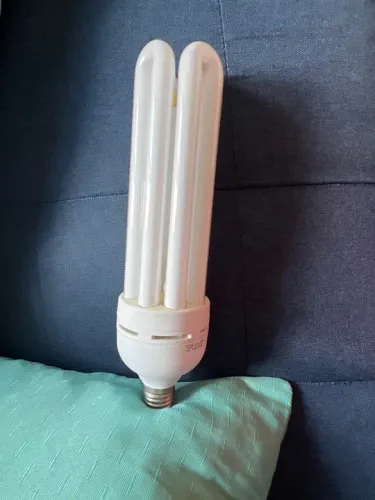 Lâmpada fluorescente de 4 pinos