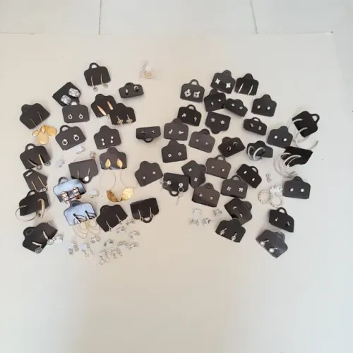 Lote 60 pares de brincos folheados a ouro e prata