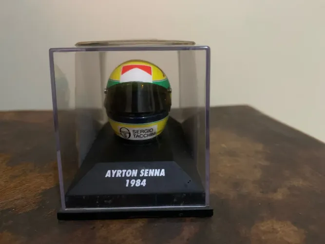 Modelo Capacete Ayrton Senna - 1/48