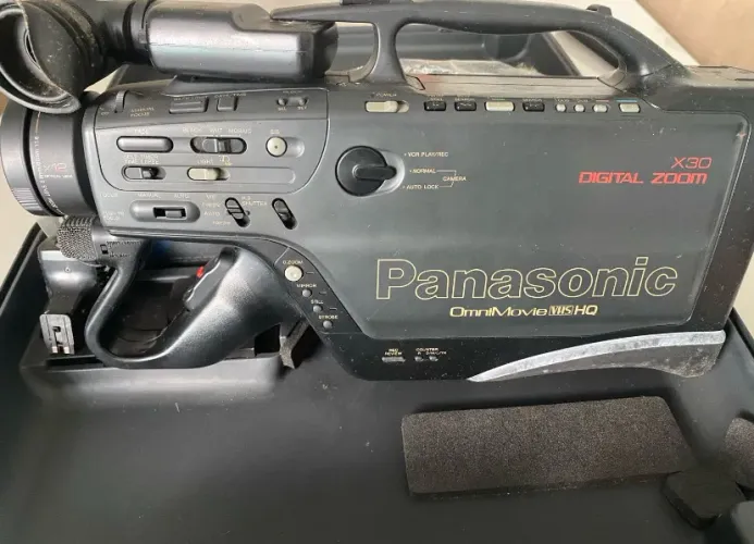 Filmadora Panasonic OmniMovie VHS HQ X30 Digital Zoom