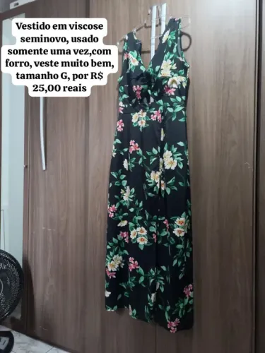 Lindo vestido de verão em viscose, fundo preto com estampa floral