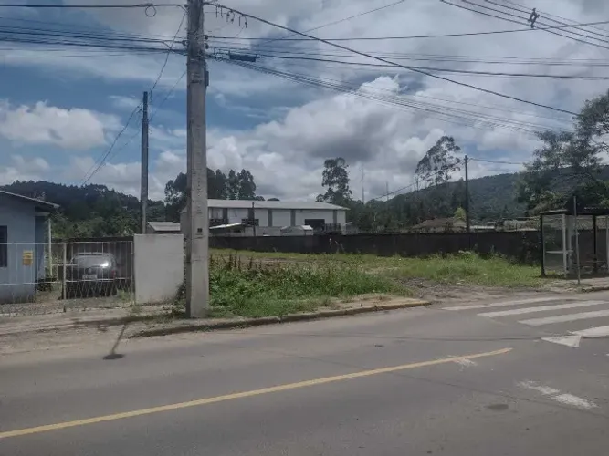 Terreno com 13 mil m²