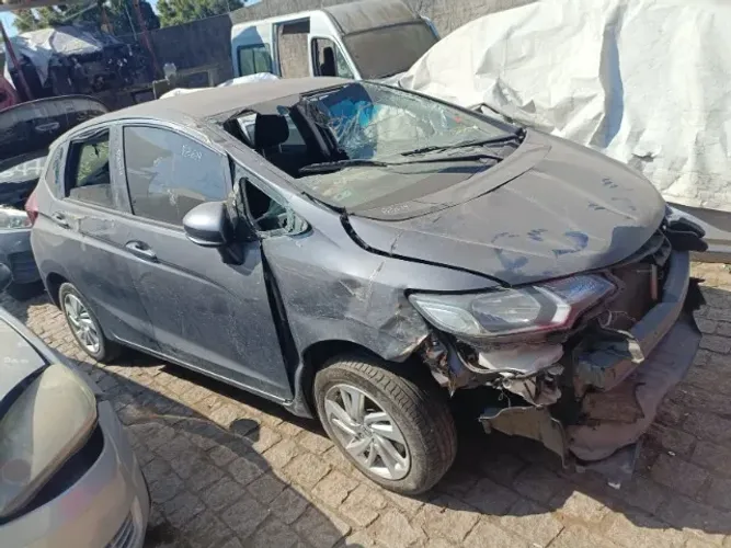Temos peças para essa sucata! Honda Fit LX 1.5 aNO 2015/2016