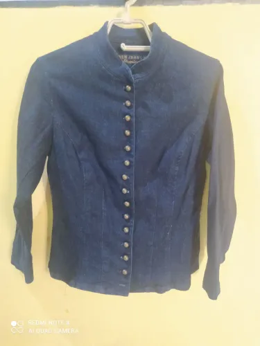 Camisa Jeans Feminina Detalhada