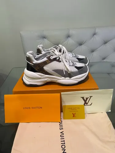 Tênis Louis Vuitton RUN 55