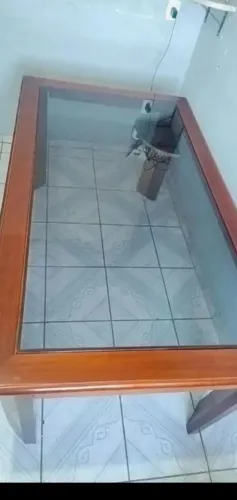 Mesa de vidro sem cadeira 
