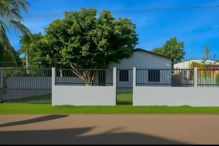 Linda Casa Térrea com Jardim e Muro Alto - Pronta para Morar