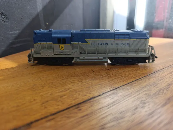 Ferromodelismo Antiga Locomotiva Delaware & Hudson Made Yugoslavia Conforme Fotos