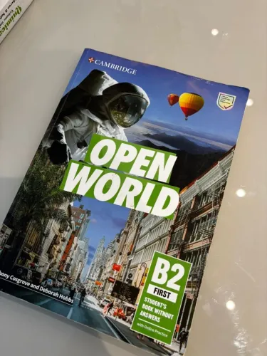 Open World Cambridge B2 Com avarias na capa