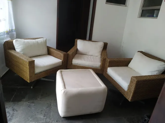 Jogo 3 poltronas giratórias em vime + mesa de centro / canto