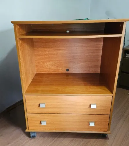 Rack para TV com rodinhas
