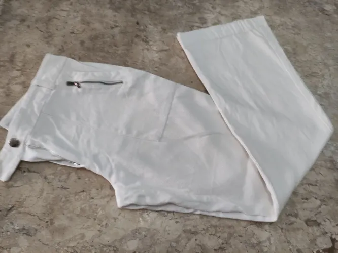 Calça branca feminina