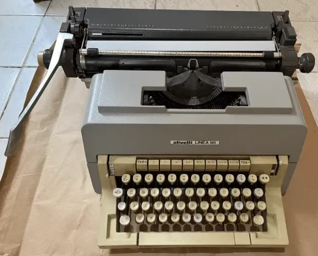 máquina de escrever olivetti - linea 98