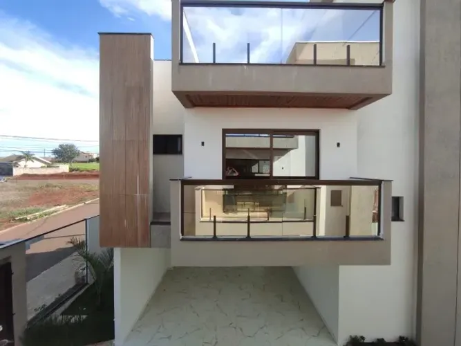 Sobrado com 03 suítes e terraço