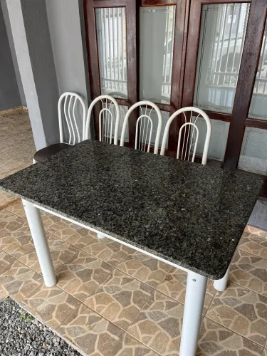 Mesa + 4 cadeiras