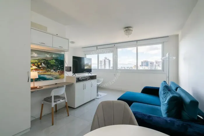 Apartamento mobiliado para alugar no Três Figueiras com 1 quarto (1 suíte)