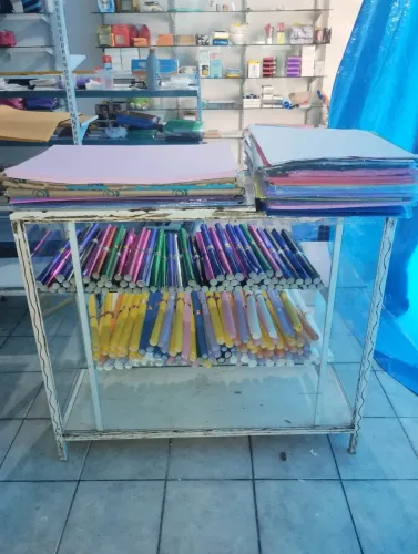 VITRINE em Aço e Vidro 