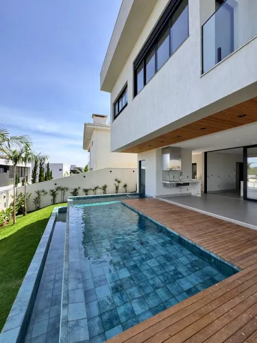 Sobrado 401m2 com 4 suítes - Condomínio Alphaville