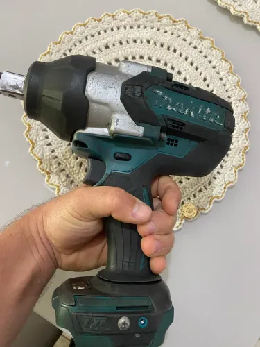 Chave de impacto makita dtw1001 (sucata)