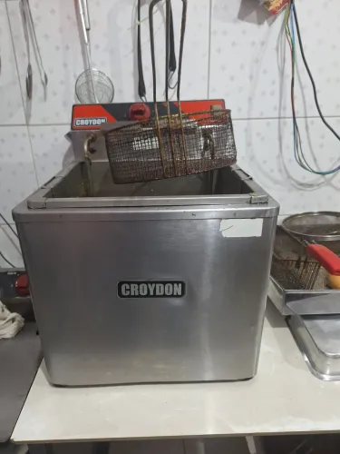 lanchonete fundo, balcao,e outros . fechando lanchonete