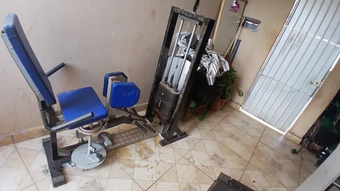 Aparelho de musculação para exercícios