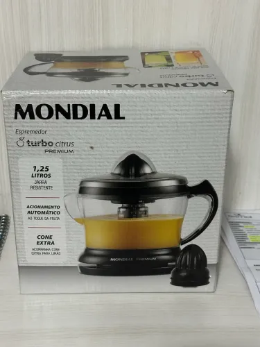 Espremedor de laranja e limão