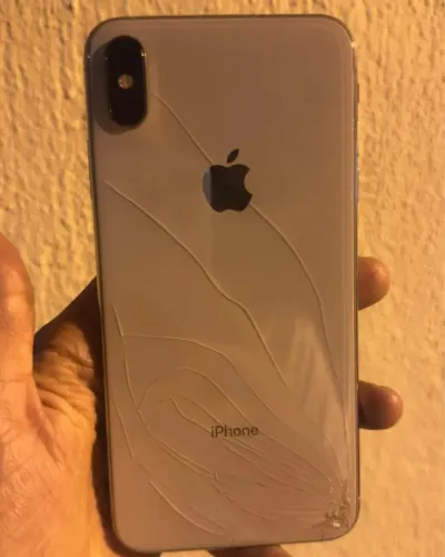 Vendo ou troco iPhone XS 64gb defeito no fone de ouvido 
