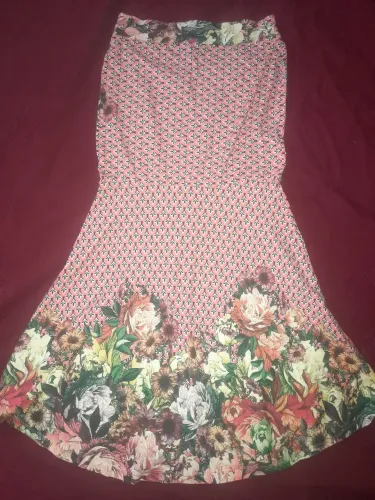 Vendo Saia Nova tamanho M l, estilo empina bumbum