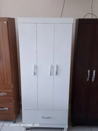 Guarda roupa 3 portas prateleira interna montagem e entrega grátis oferta valida