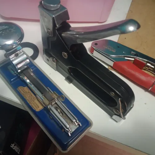 03 grampeadores usados funcionando perfeitamente
