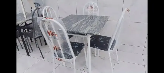 Mesa 4 cadeiras