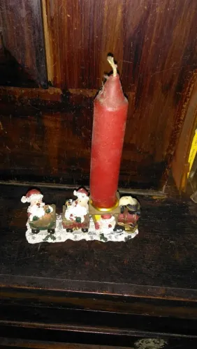 Candelabro Natalino com Enfeites de Papai Noel