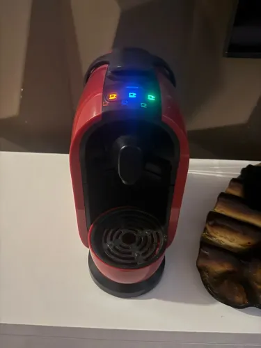 Cafeteira Dolce Gusto Vermelha 3 corações 