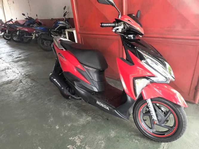 Leia o anúncio 5 Motos